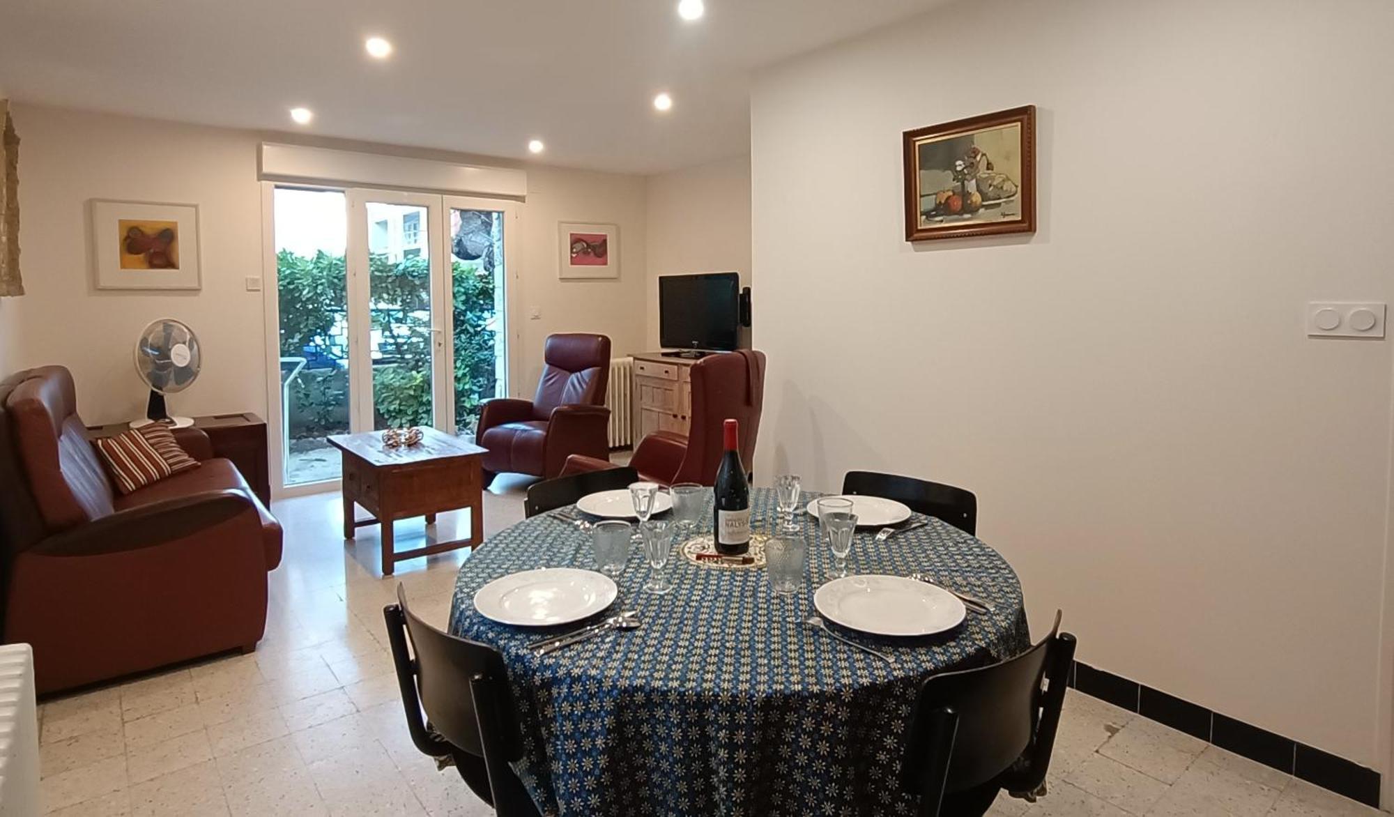 Grand Appartement, 2 Chambres Et Jardin Nimes Exterior photo